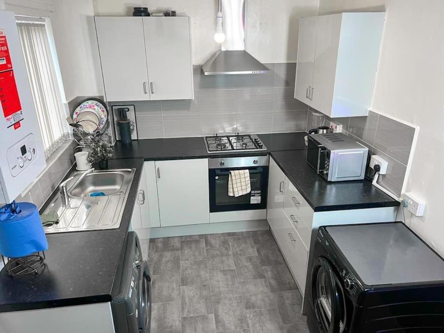 Adorable 2 Bed House Ideal For Family Of Four Villa Manchester Dış mekan fotoğraf